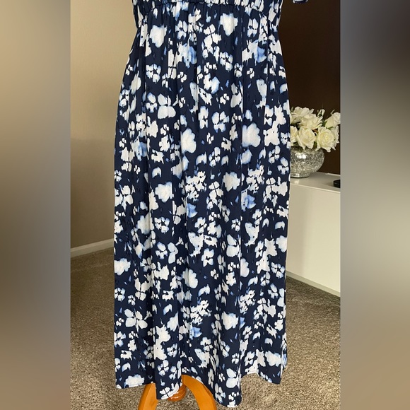 Women's dress - Picture 8 of 11